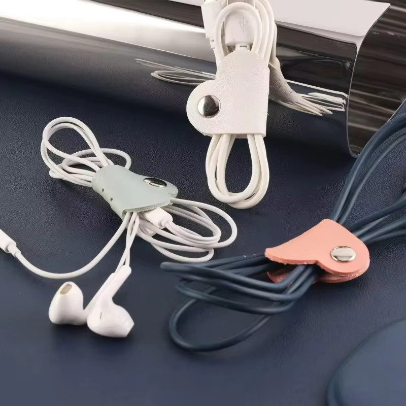 VIKEFON Multifunktionaler Telefon-Datenkabel-Organizer aus PU-Leder in Blau mit herzförmigem Kabelclip zur Datenspeicherung und Aufwicklung von Kopfhörern - Bild 4