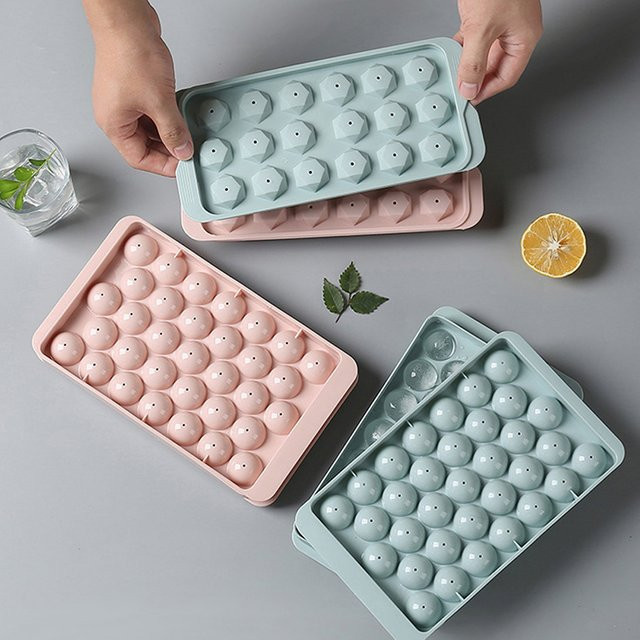 HUXUAN Eiswürfelform mit Deckel in Pink, 3D runde Eiswürfel Schale aus Kunststoff im Diamant-Stil für DIY Eisbälle - Bild 1