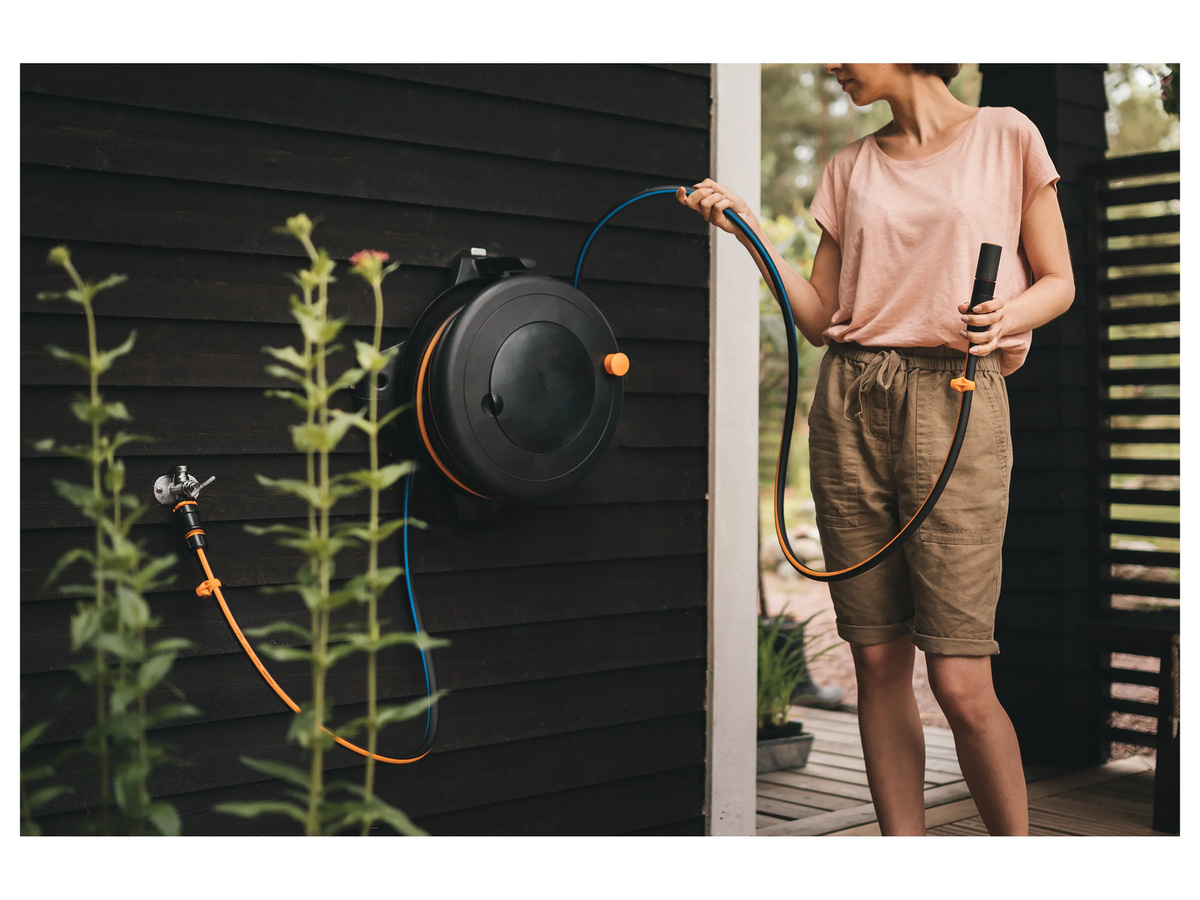 Fiskars Solid Wand-Wasserschlauchtrommel mit 20 m Schlauch und Wandhalterung - Bild 2