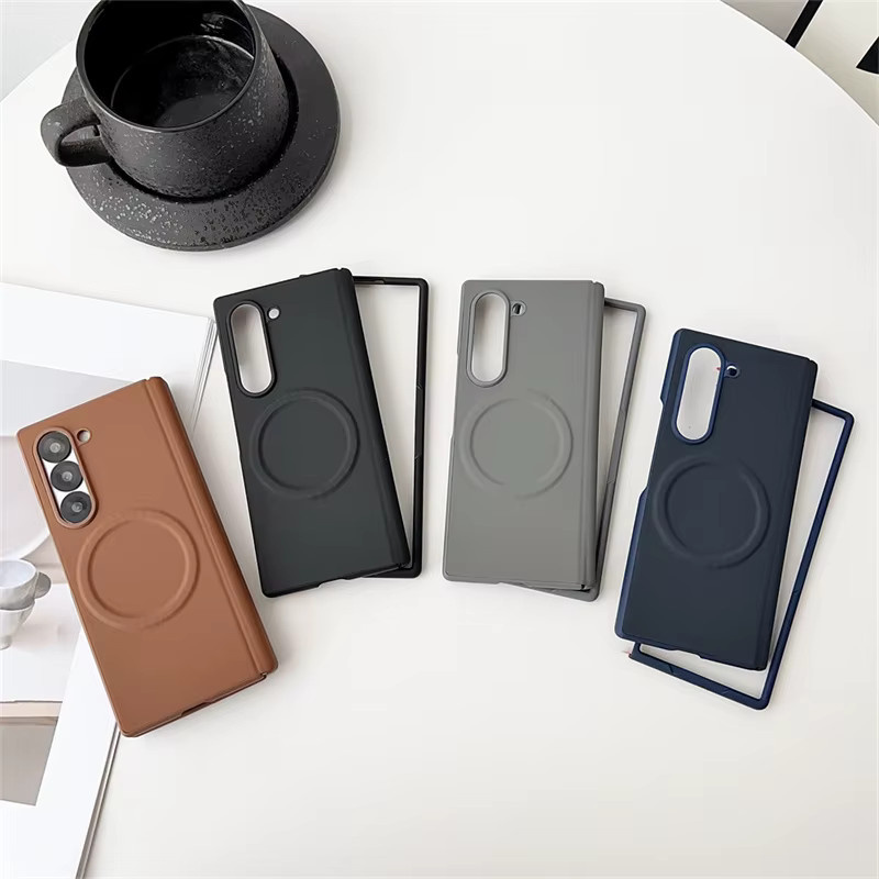 MagSafe Hülle aus mattem PU-Leder für Samsung Galaxy Z Fold 6, Z Fold 5 und Z Fold 7 mit magnetischer kabelloser Ladefunktion, Klappgelenkfolie und Membranschutz in Grau oder Braun - Bild 2