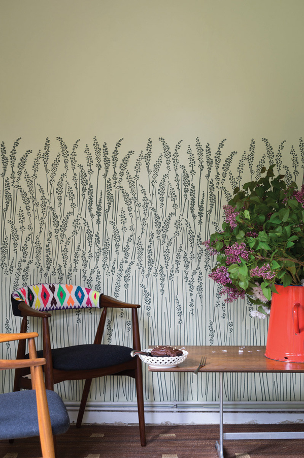 Farrow & Ball Tapete Feather Grass in Green Ground/Green Smoke mit botanischem Floral-Design - Bild 1