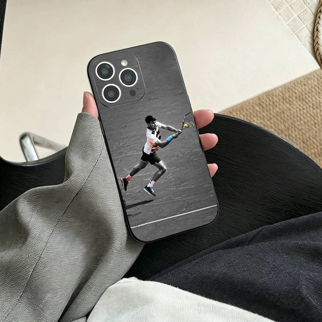 Schwarze Handyhülle mit Carlos Alcaraz Motiv für Apple iPhone 11 bis iPhone 17 Modelle - Bild 1
