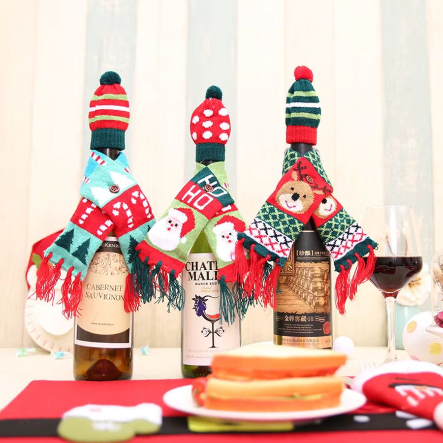 WakaParty Weihnachtliche Weinflaschenabdeckung Santa Claus mit Schal und Hut als Tischdekoration - Bild 5