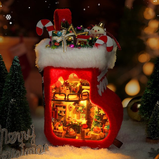ELEVEN-CUTE DIY Holz Weihnachtsstrumpf, Miniatur Modellbausatz, mit LED-Leuchten - Bild 1