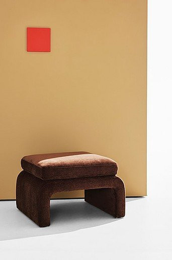 Mika Pouf in Pastill Braun mit Holzgestell B: 68 cm, T: 45 cm, H: 45 cm - Bild 1