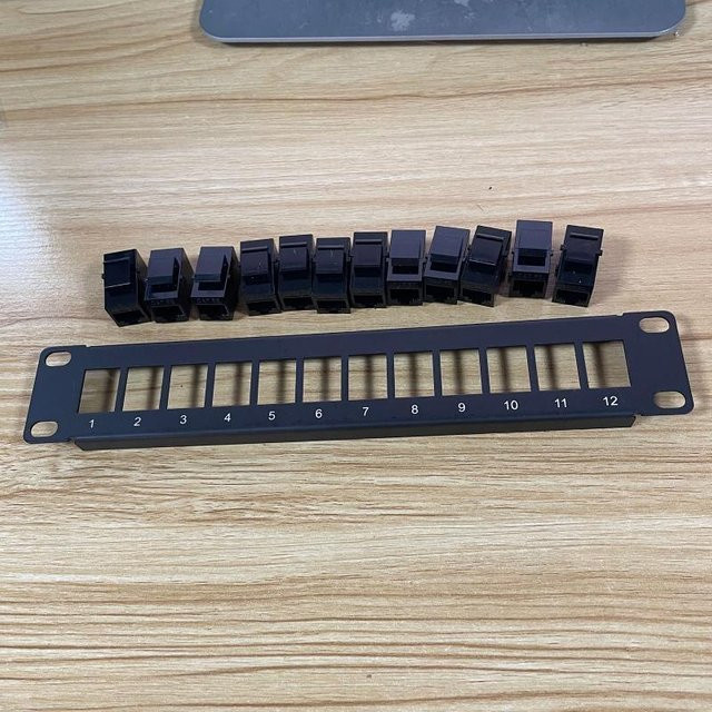 OPEN-SMART E1PF Patchpanel 12 Port CAT5e 10G Unterstützung UTP 19 Zoll Netzwerk Patchpanel in Schwarz - Bild 1