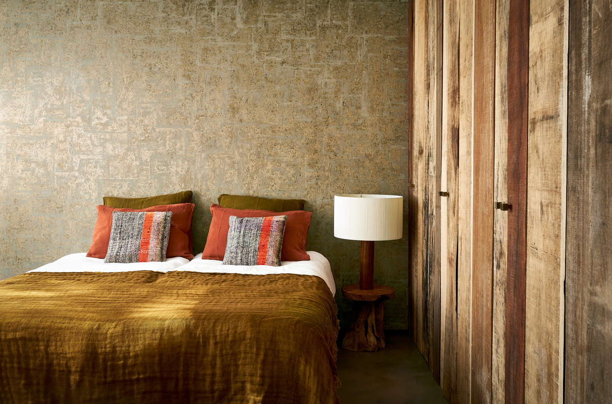 Arte International Wallpaper Quilt in Pale Gold mit geometrischem Abstract-Muster und Satin-Matt-Finish - Bild 1