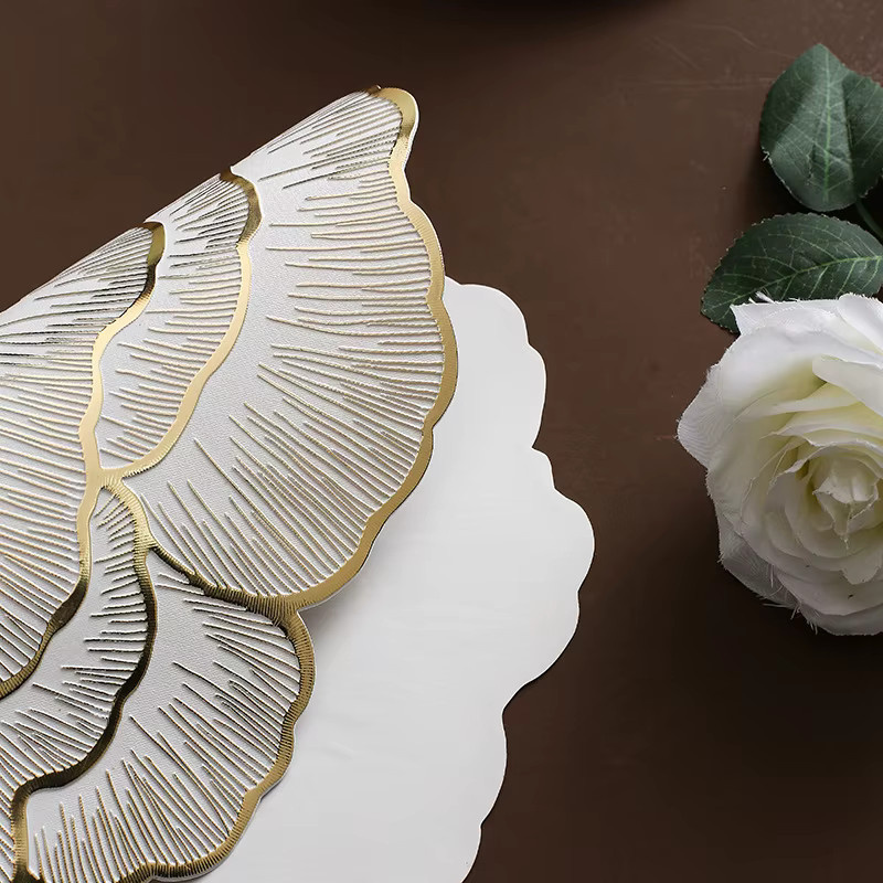 Inyahome Pfingstrosen Tischsets aus PVC in Gold, runde und wasserdichte Untersetzer im nordischen Design - Bild 4
