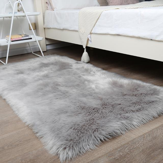 Yiran Furniture Plüsch-Teppich aus weißem Kunstfell für Wohnzimmer und Schlafzimmer, B/T/H: 30 x 30 x 1 cm - Bild 1