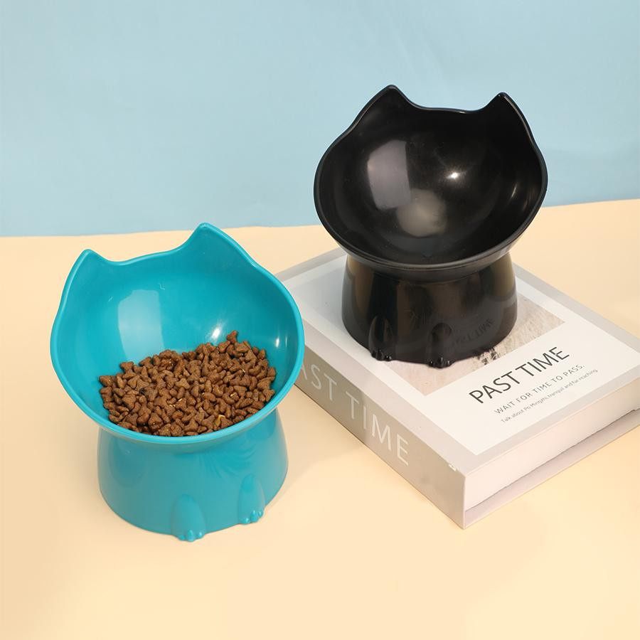 WhiskerWare Erhöhter Katzennapf aus Kunststoff mit geneigtem Rand für ergonomisches Fressen und Nackenschutz - Bild 2