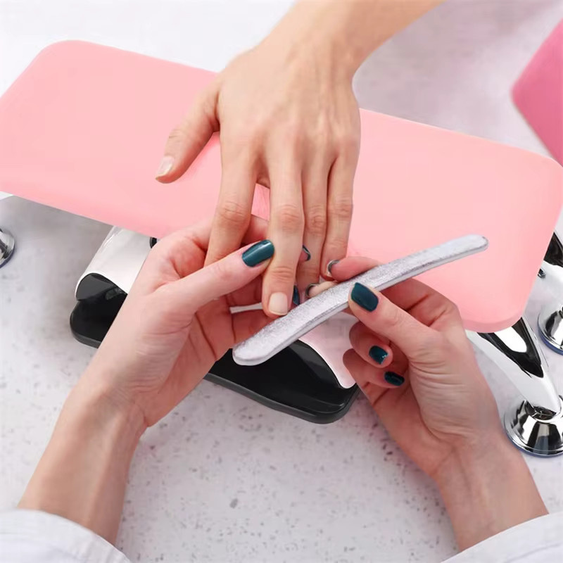 BQAN Nail Art Armlehnenmatte, lila, PU Leder, mit Edelstahlhalterung - Bild 1