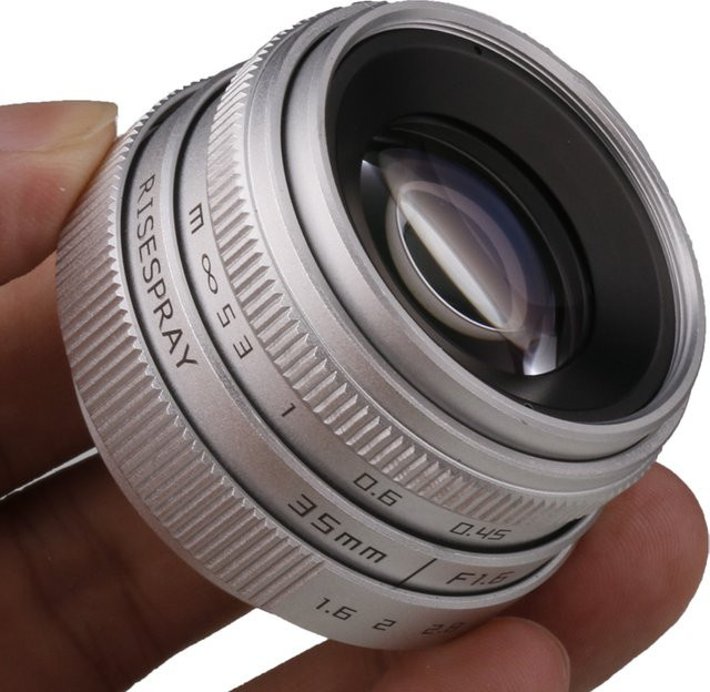 RISESPRAY Mini 35mm f/1.6 APS-C CCTV-Objektiv in Silber mit Adapterring für Micro Four Thirds sowie Sony E, Canon EOS-M und Fujifilm - Bild 1