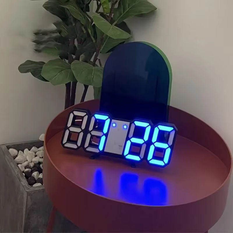 Moderne 3D LED Digitaluhr zur Wandmontage in Weiß und Grün mit geometrischer Dekoration aus Kunststoff - Bild 6