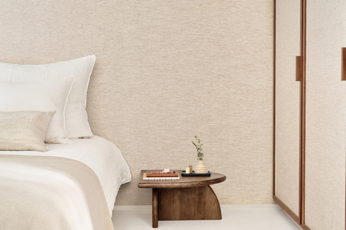 Omexco Tapete Comfort PU333 in Beige mit abstraktem Textil-Design und Satin-Glanz - Bild 1