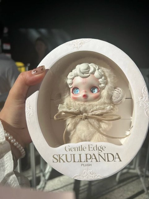 POPMART Skullpanda, Sammlerspielzeug, Plüsch / Textil - Bild 1