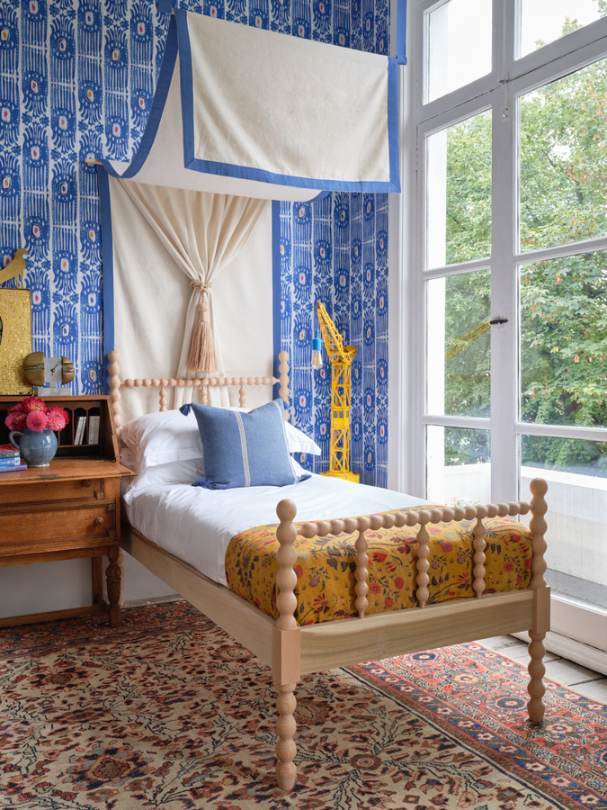 Mindthegap Tapete Ikat Carnival in Blau mit botanischem und ethnischem Muster als Vlies-Tapete - Bild 1