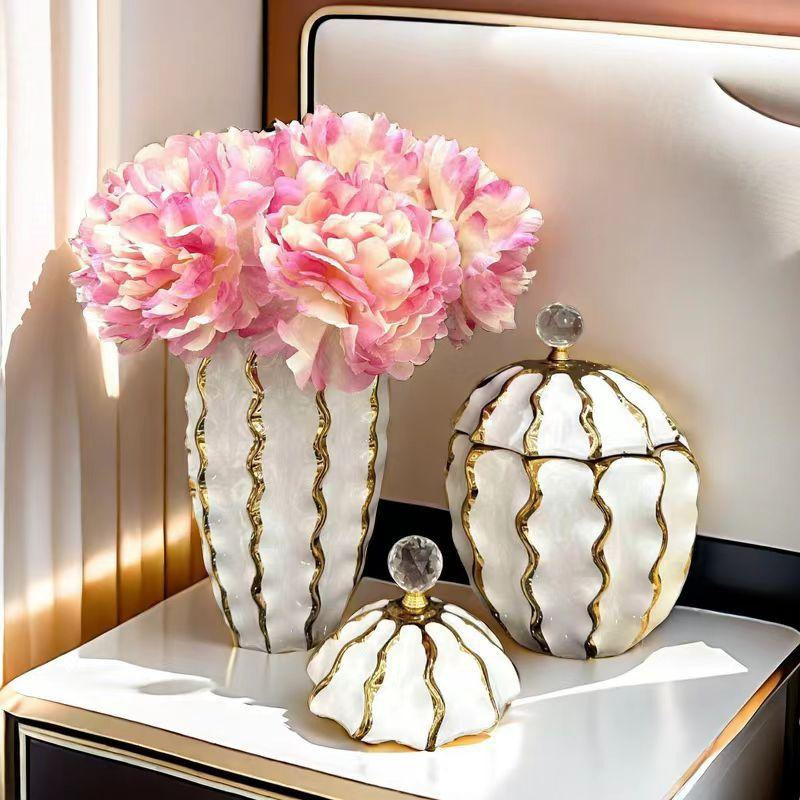 Goldener Keramikkrug im Schachmatt-Design als wellenförmige Blumenvase und dekorativer Aufbewahrungsbehälter für dein Zuhause - Bild 2