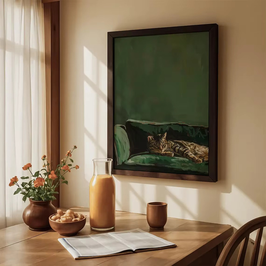 Sleepy Tabby Cat Kunstdruck von SHENCHEN, moderne Illustration einer schlafenden Katze auf grünem Samtsofa, rechteckiges Wandbild aus Leinwand - Bild 5