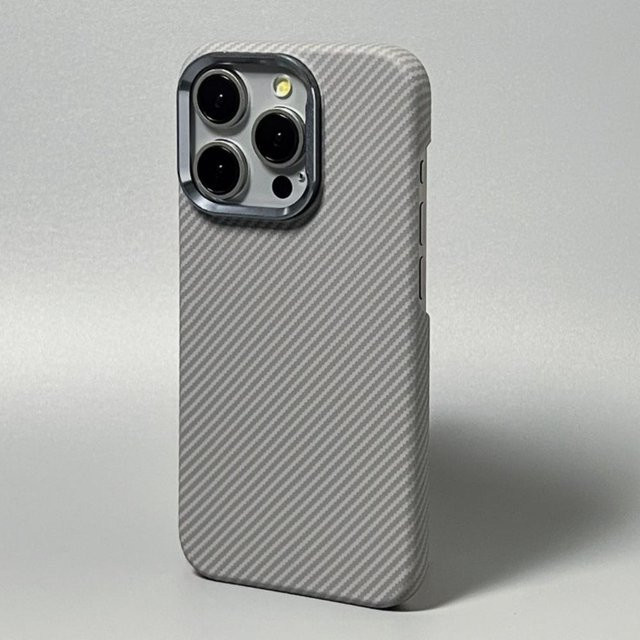 Stoßfeste MagSafe Hülle mit Kevlar-Textur und Metall-Kameraobjektiv-Rahmen für Apple iPhone 16 Pro Max 15 Pro Max 14 Pro Max 13 Pro Max in Grau - Bild 1