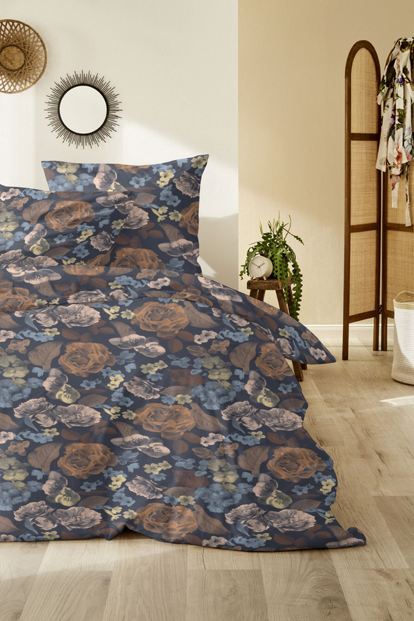 Primera Edelflanell Bettwäsche mit Blumen-Rosen-Design in Dunkelblau und Rost, bestehend aus Bettbezug und Kissenbezug, Baumwolle, B/H: 155 x 220 cm und 80 x 80 cm - Bild 1