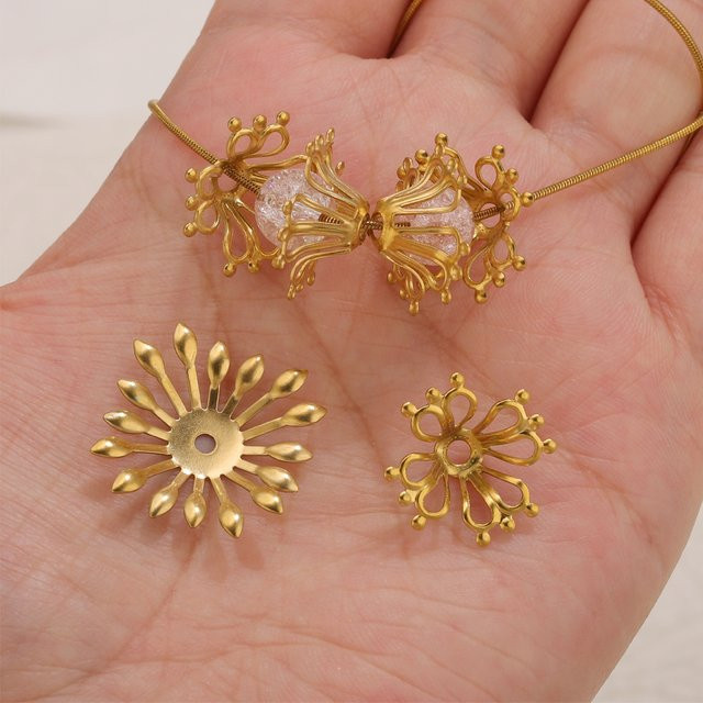 Aiovlo Charms Anhänger, Edelstahl, Vintage, Gold, Blume Spacer Perlen - Bild 1
