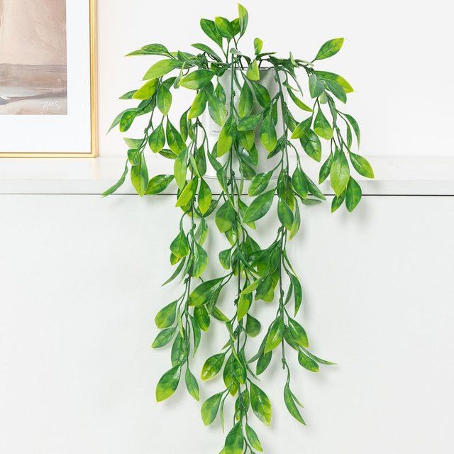 Simulierte Pflanzenreben mit Federbehang in Armeegrün zur Dekoration für dein Zuhause und den Garten - Bild 1