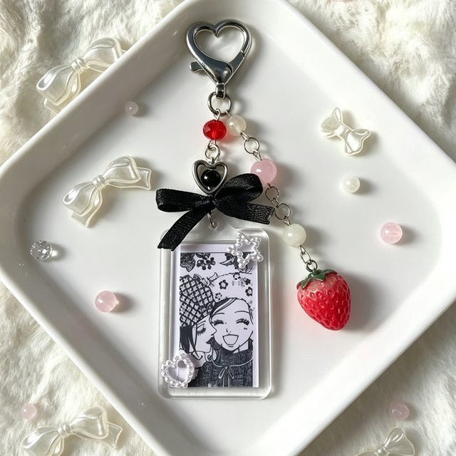 YiYuYiHua Schlüsselanhänger, Schwarze Schleife, Perlenkette, Erdbeer-Charm - Bild 1