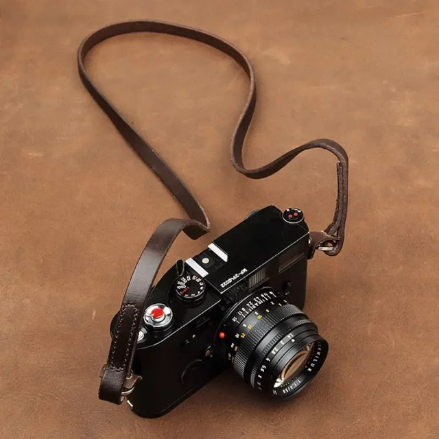Handgefertigter Kameragurt aus echtem Leder von Adoreher in Braun, kompatibel mit Sony A7C A9 II A7R4 Nikon Leica Q2 M10 und Fujifilm XE4 XT4 - Bild 1