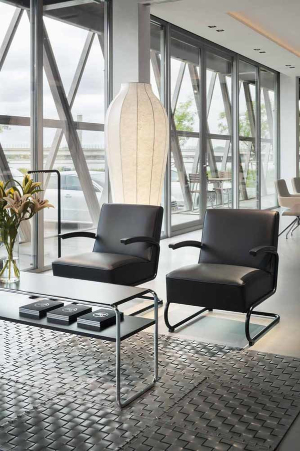 Thonet S 411 Bürostuhl mit Armlehnen aus schwarzem Leder - Bild 2