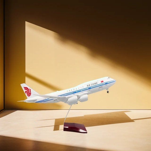 Aviatio Air China 747 Modellflugzeug aus Resin in Weiß, Maßstab 1:150, Länge: 47 cm, mit LED-Licht und Fahrwerk - Bild 1