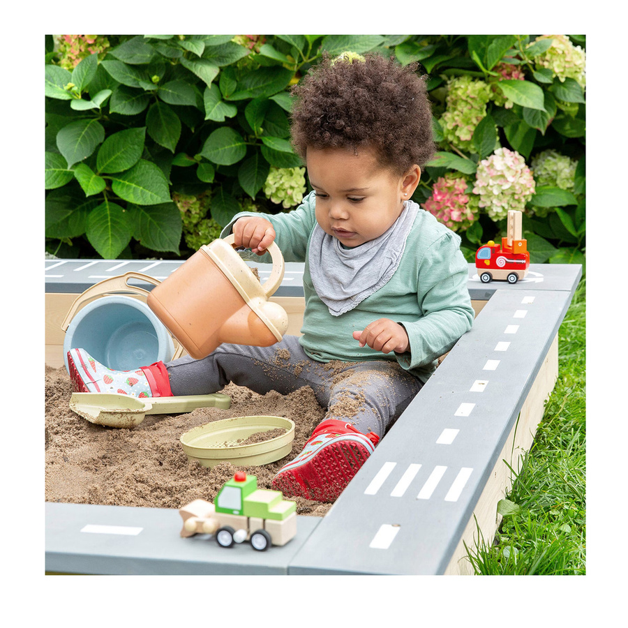 Muddy Buddy Sandkasten Highway Hero aus Zypressenholz mit Spielstraße und Staufächern in Natur Lavagrau - Bild 3