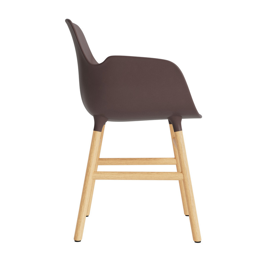 Normann Copenhagen Form Armlehnstuhl in Braun mit Holzgestell und skandinavischem Design - Bild 2