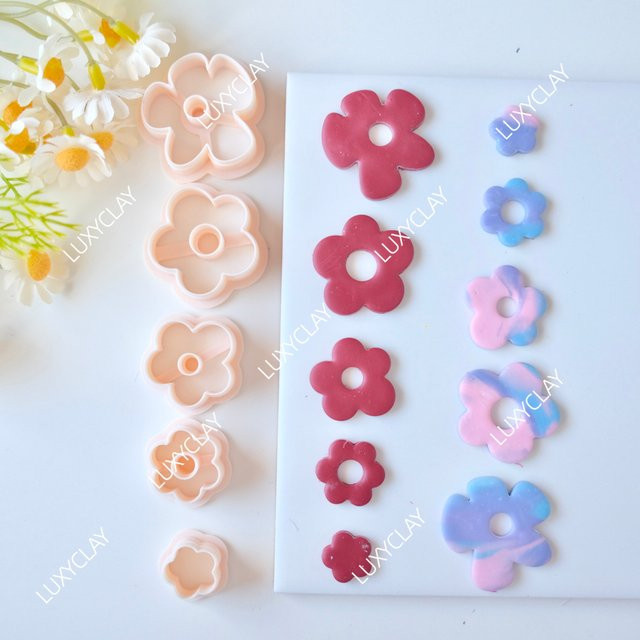 5 Stück hohle Blumen-Formen aus Kunststoff für die Schmuckherstellung von Ohrringen und Anhängern aus Polymer-Ton - Bild 1