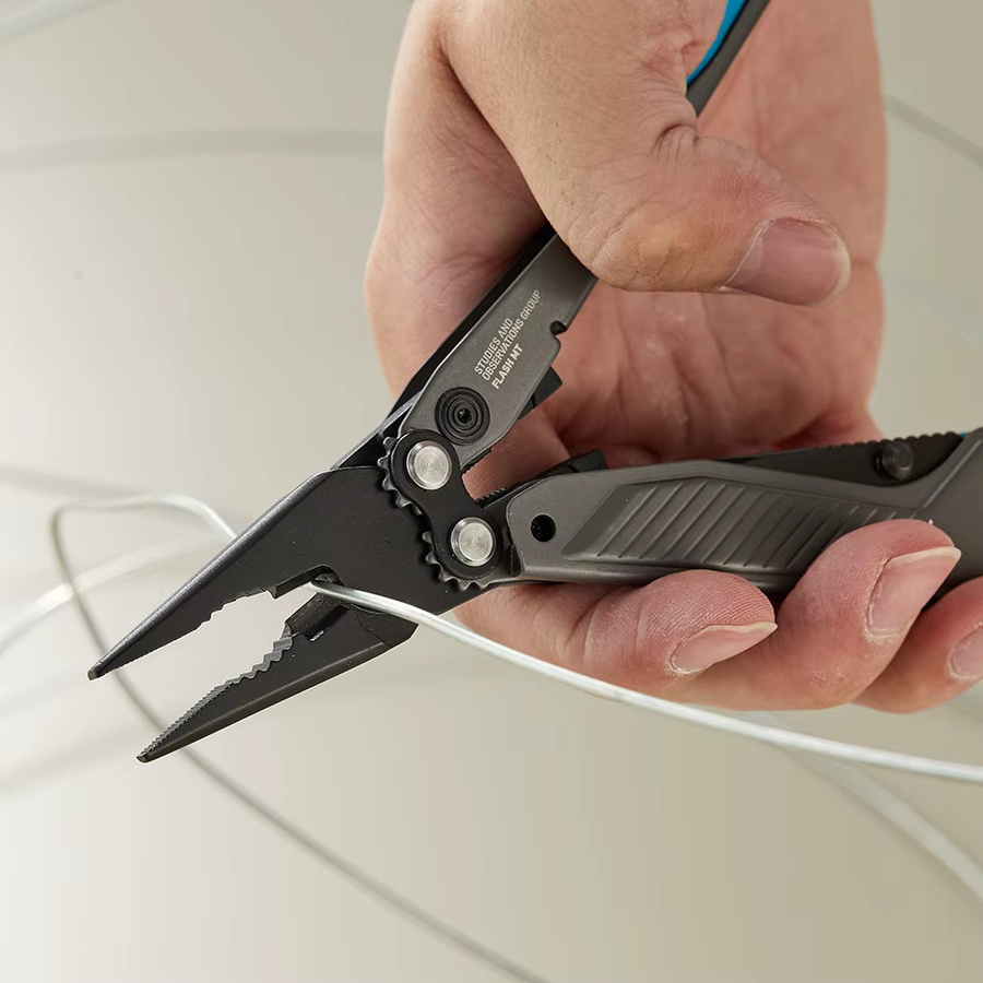 SOG Flash MT 7-in-1 Multifunktionswerkzeug Taschenzange aus Edelstahl in Silber mit D2-Stahlklingen und Drahtschneider für Outdoor und EDC - Bild 3