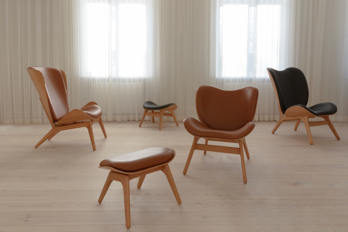 UMAGE A Conversation Piece Sessel in Braun mit Eichenholzgestell und Stoffbezug - Bild 3