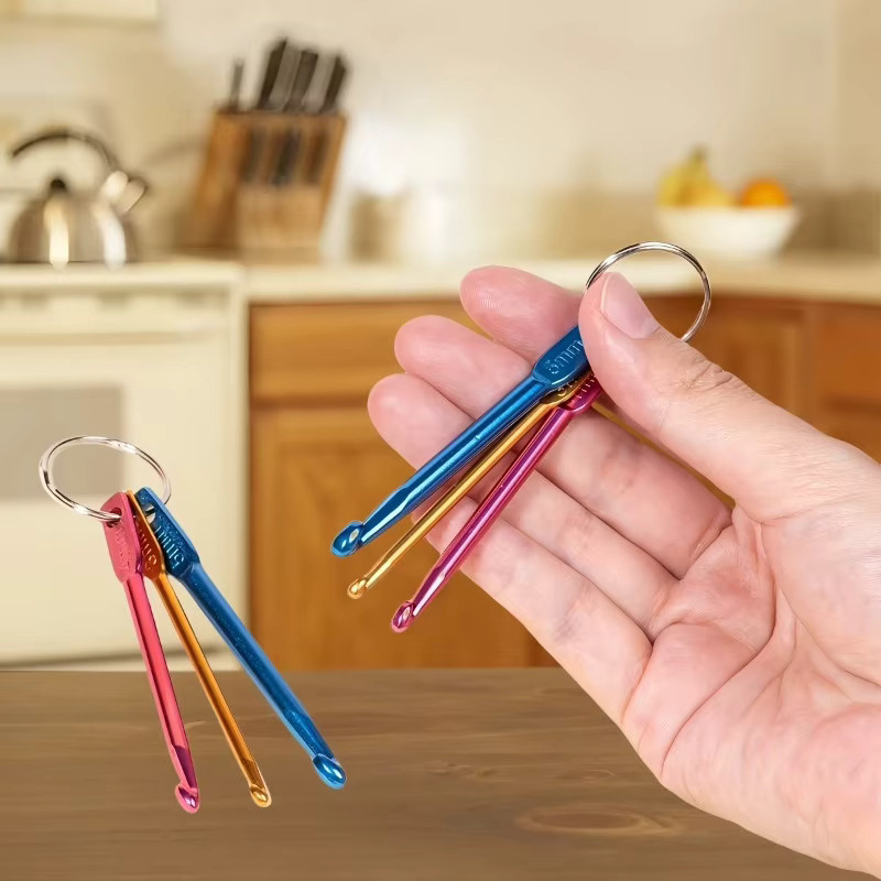 3-teiliges Aluminium-Häkelnadel-Set mit Schlüsselanhängern in Mehrfarbig für Bastel- und Reisebedarf - Bild 2