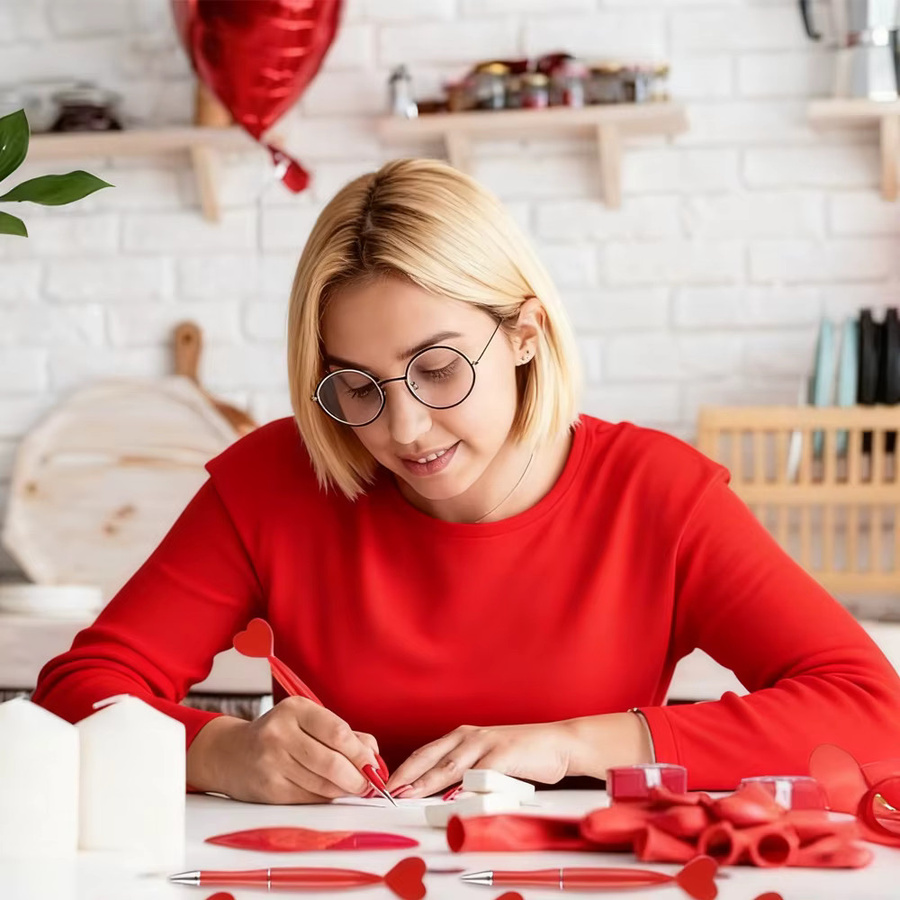12 herzförmige Kugelschreiber in Rot für Büro und Schule als Valentinstag-Set - Bild 4