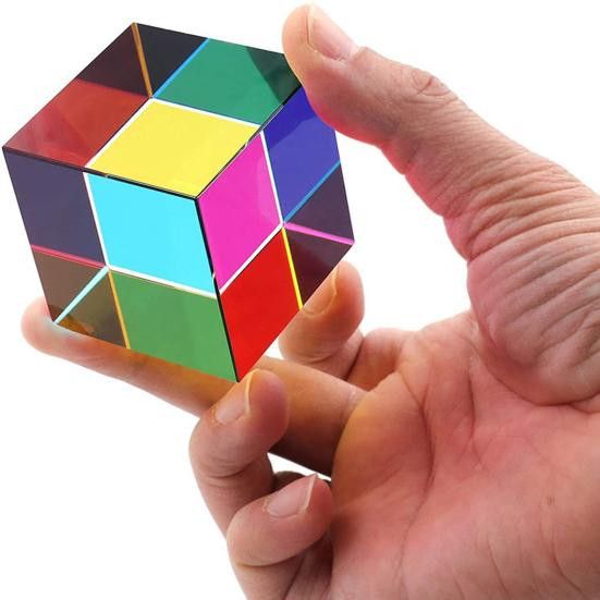 Bunter künstlicher Kristallwürfel von Beautiful Kingdom als dekoratives Prisma für Lichtbrechung und spielerisches Lernen, Multicolor, 4 cm - Bild 4
