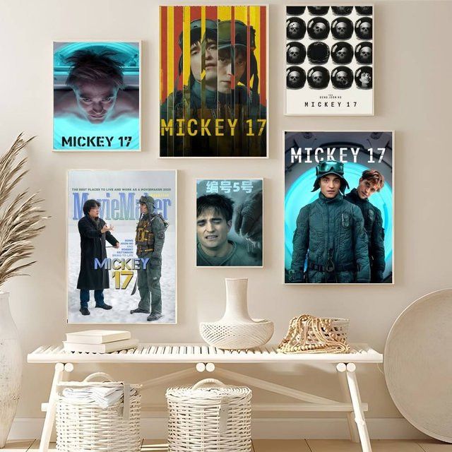 Mickey 17 HD-Kunstposter von 52TOYS als wasserdichte Wanddekoration für dein Zuhause - Bild 1