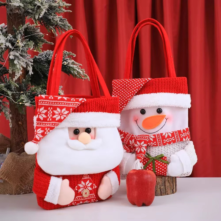 Rote Weihnachtsstrümpfe für Kinder mit Cartoon-Design als dekorative Geschenktüten aus Textil - Bild 2