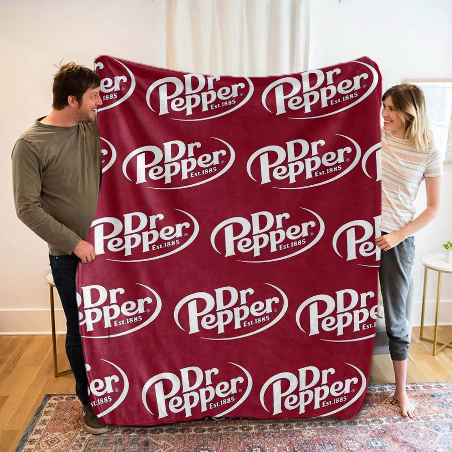 Gemütliche Flanell-Überwurfdecke von Dr. Pepper in Rot - Bild 4