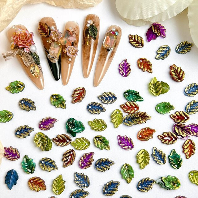 50 Stück Bunte Blatt Nagel-Charms, Metallic, Nail Art Dekorationen - Bild 1