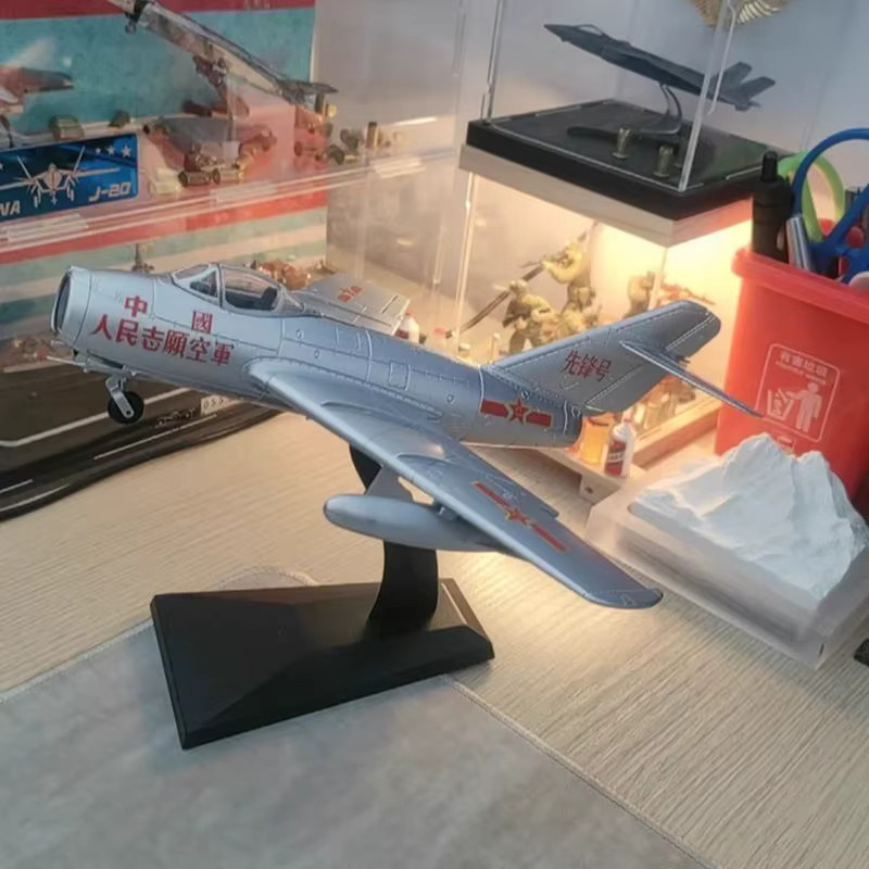 GRAPMAN MiG-15 Kämpfer, Modellbausatz, 1:48 - Bild 3