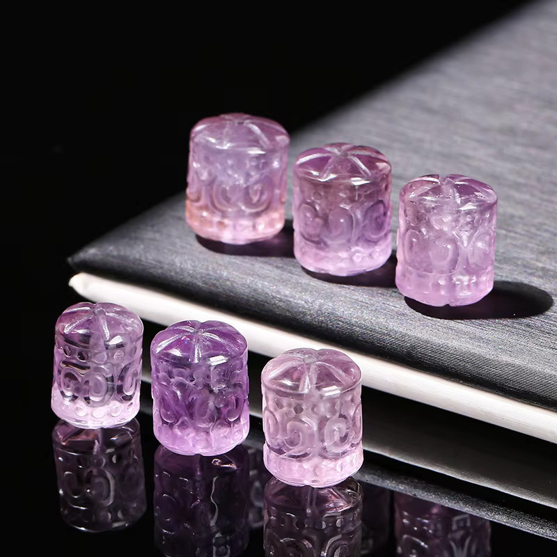 Amethyst Anhänger, zylindrische Form, mit geschnitztem Muster, Unisex - Bild 2