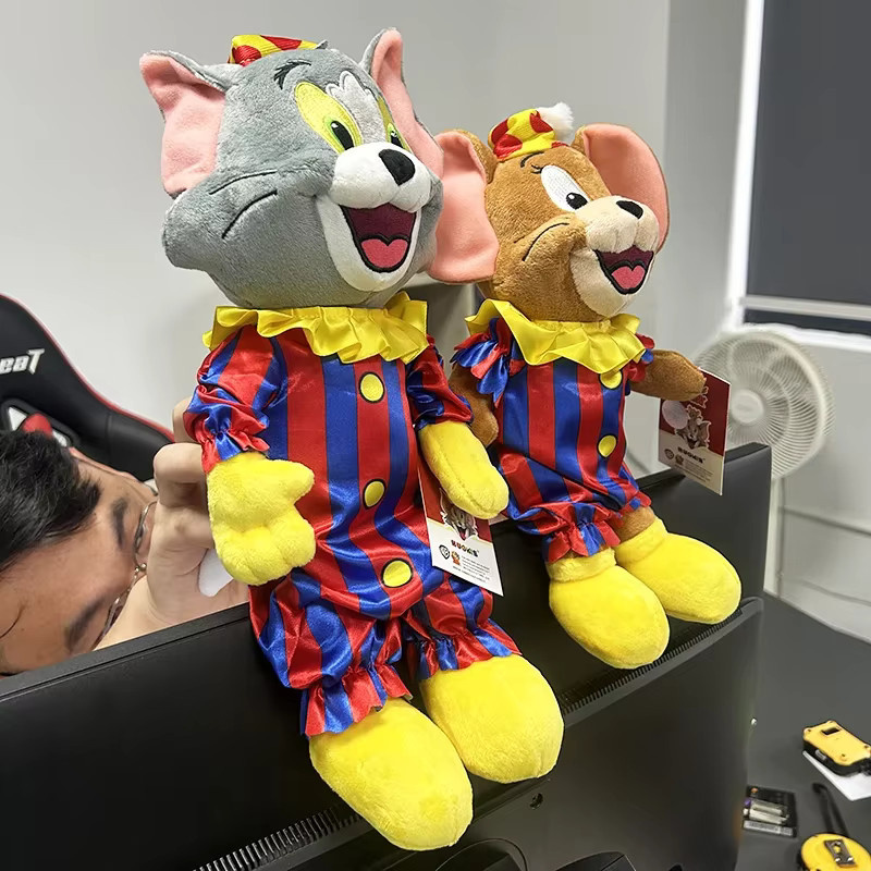HUGKIS Tom und Jerry Plüschtier in Weihnachtsoptik, buntes Stofftier für Kinder - Bild 2