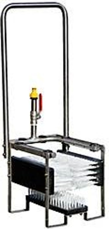 CEMO Stiefelreiniger ECO mit drei festen Bürsten, Haltebügel und Gardena Wasseranschluss, B/T/H: 3,3 x 3,3 x 8,2 cm - Bild 3