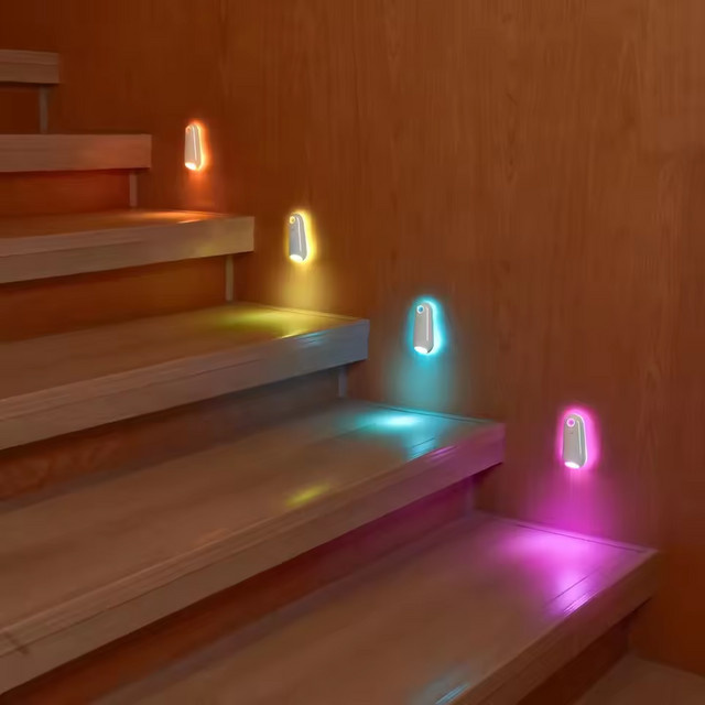 LINYILIGHT RGB LED Nachtlicht mit Bewegungsmelder, wiederaufladbare Stufenbeleuchtung mit Typ C Anschluss für WC, Badezimmer, Flur und Treppen, Multicolor und Weiß - Bild 1
