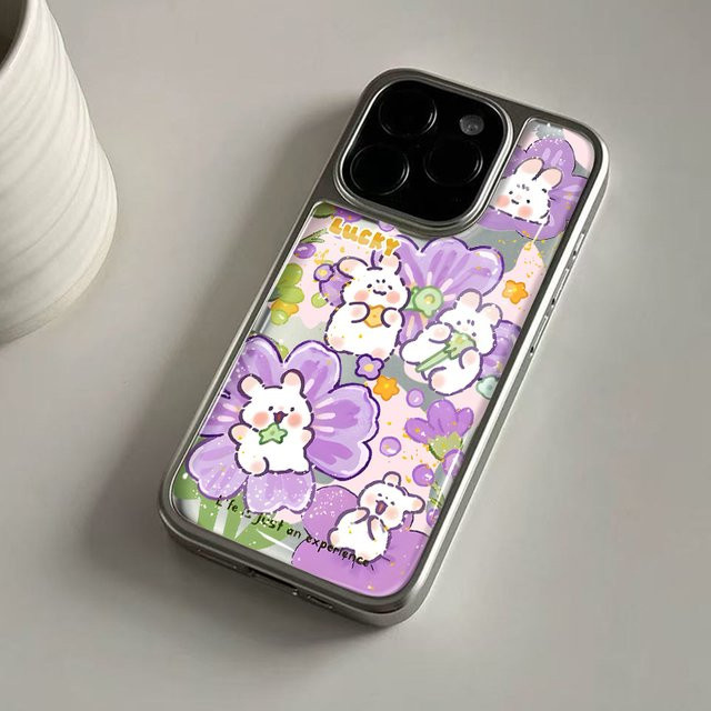 DecoPhone Stoßfeste Handyhülle mit lila Kaninchen-Hydrogel-Rückplatte und silbernem Rand für iPhone 17, 16, 15, 14 Pro Max - Bild 1