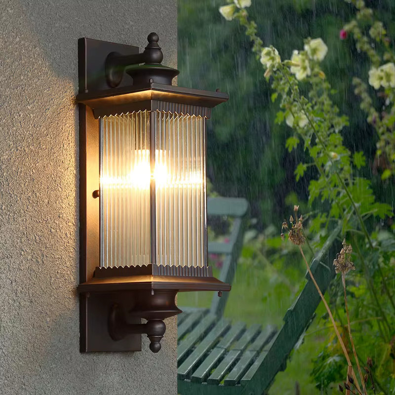 Wecus Retro Außenwandleuchte aus Metall und Glas für Garten, Balkon und Korridor, Wasserdichte Laterne in Warmweiß - Bild 3