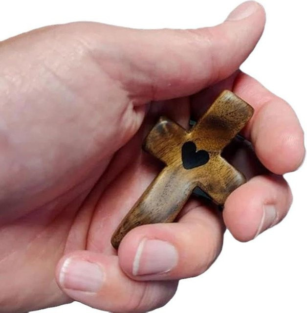 Holzkreuz mit Epoxidherz, gray, Unisex - Bild 1
